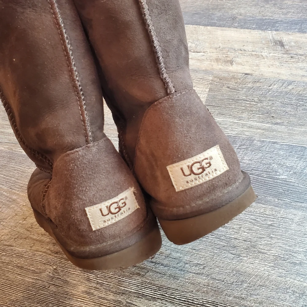 UGG classic short suede leather brownstone winter boots women size 9